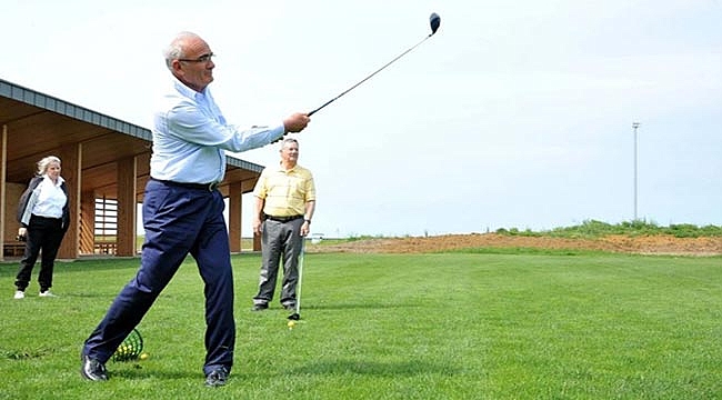Başkan Yılmaz’a golf daveti