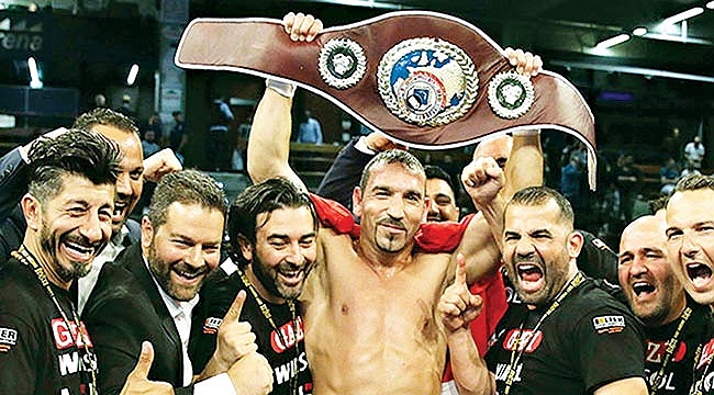 Fırat Arslan Arjantinli rakibini nakavt etti