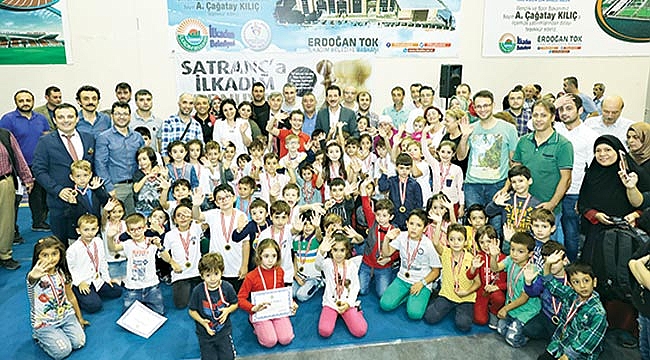 İlkadımlı minikler satranç turnuvasında buluştu