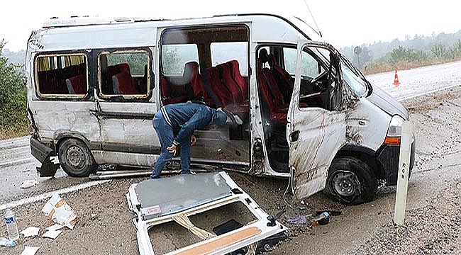 İşçileri taşıyan minibüs devrildi: 16 yaralı