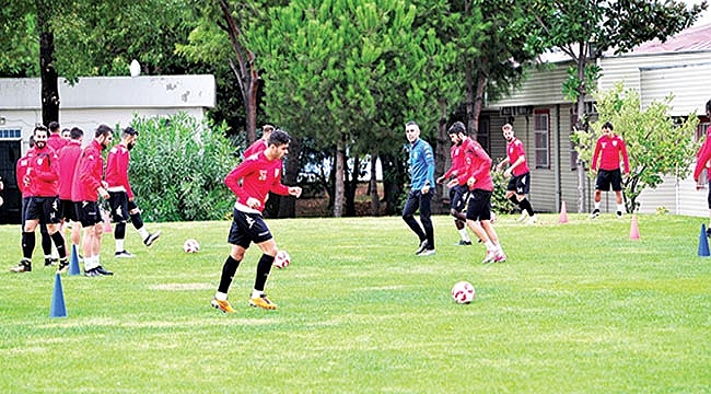 Kafasındaki kadroyu oluşturuyor