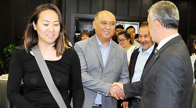 Kazak ekipten Bilgiç'e ziyaret