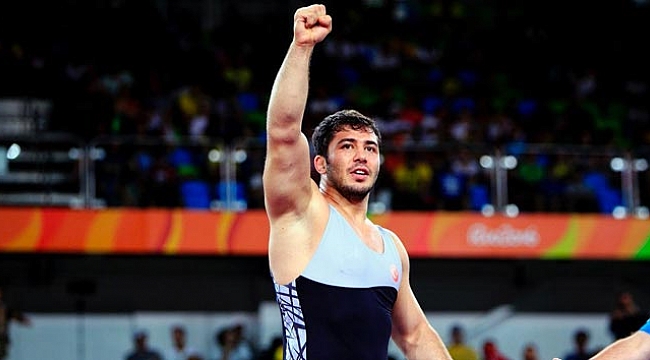 Milli güreşçi Cenk İldem, silahlı saldırıya uğradı