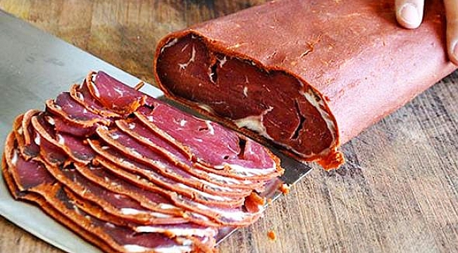 PROF. DR. KARATAY AÇIKLADI:  ‘En sağlıklı yiyecek pastırma’