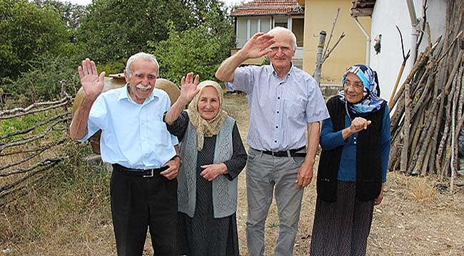 Türkiye'nin en yaşlı muhtarının mahallesinde 4 kişi yaşıyor 