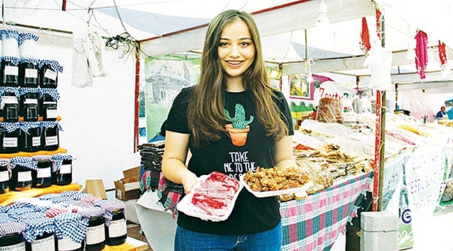 Üniversite öğrencilerinden organik pazar 