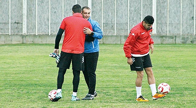 Yardımcılar futbolcularla tanıştı