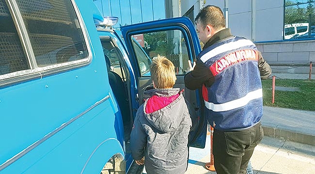 9 YAŞINDAKİ ÇOCUK TÜFEKLE KAZARA 5 YAŞINDAKİ AMCASININ KIZINI VURDU