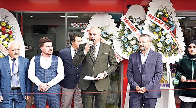 Bir günde üç yeni işyerinin açılışını yaptı
