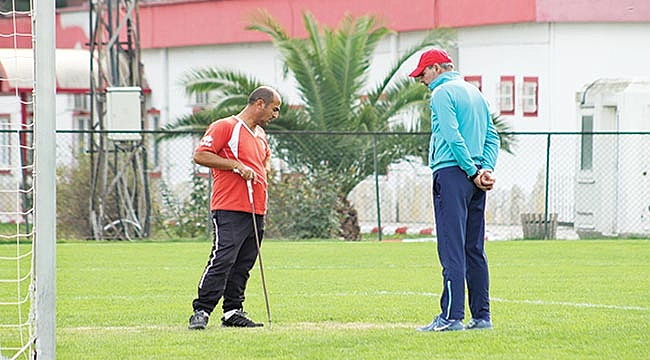 Çim ekme çalışmalarını inceledi
