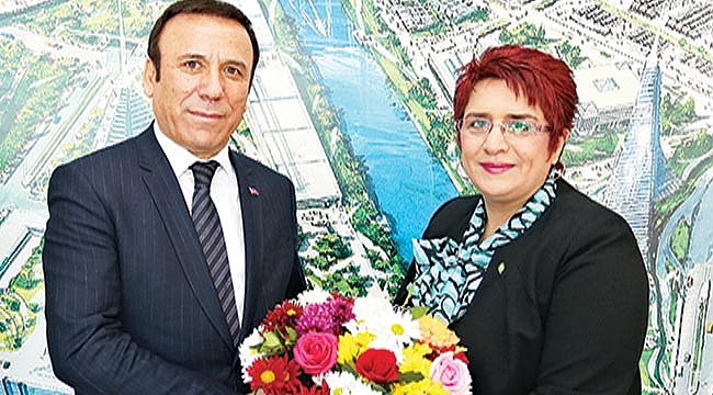 ELLERİNDE ÇİÇEKLER, ÖYLE MİYMİŞ GERÇEKLER?