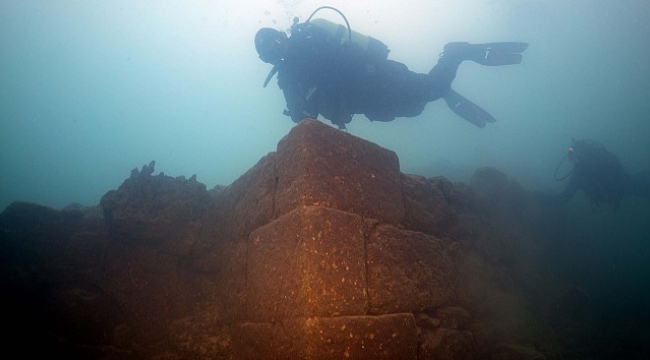 Gölde 3 bin yıllık kale bulundu