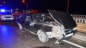 Otomobil traktöre çarptı :1 yaralı