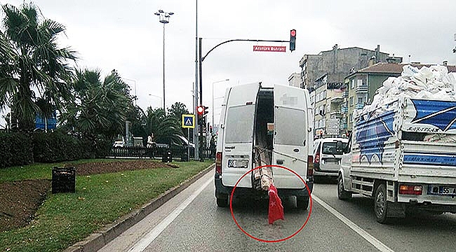 Türk bayrağına saygısızlığa suç duyurusu