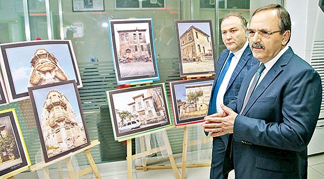 Göçmen sergisini gezdi