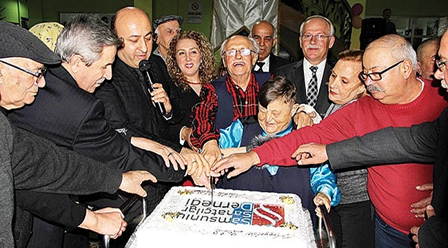 Huzurevi sakinleri için yılbaşı partisi