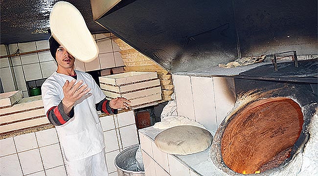 IRAK’TA BAKKAL İŞLETEN MEHDİ SALİH, SAMSUN’DA FIRIN AÇTI