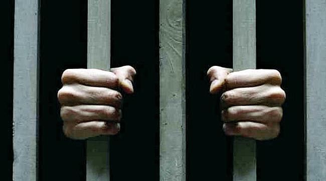 Mahkum hastaneden firar etti 