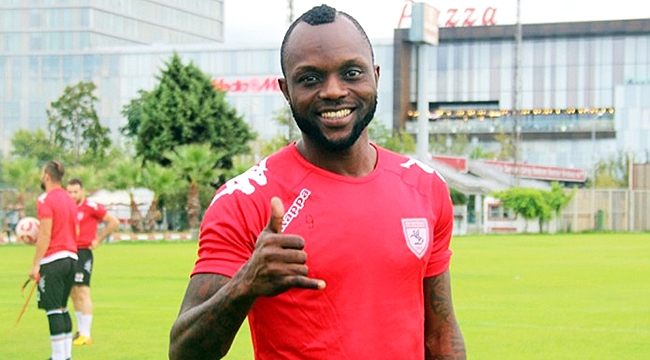 Annesinin anma töreni için gelmemiş