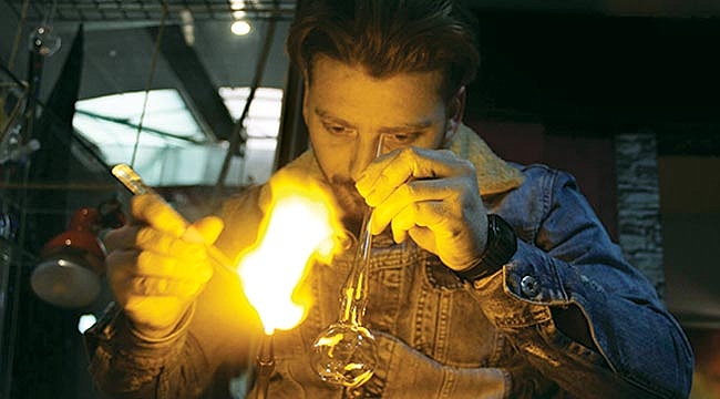 Atık camlar sanat  eserine dönüşüyor