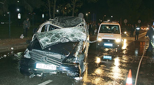 Baruthane’de minibüs devrildi: 3 yaralı