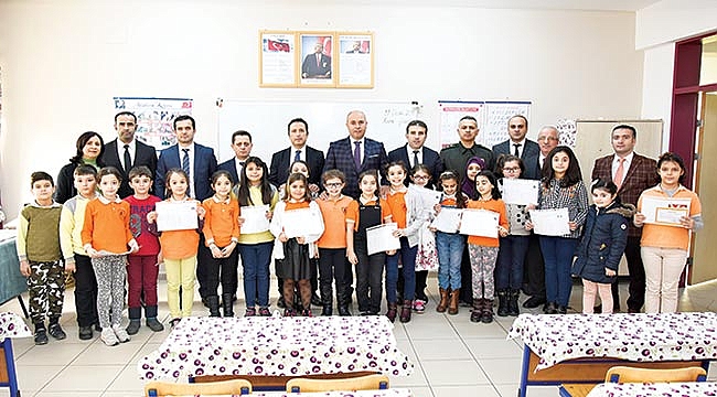 Başkan Togar karne dağıttı