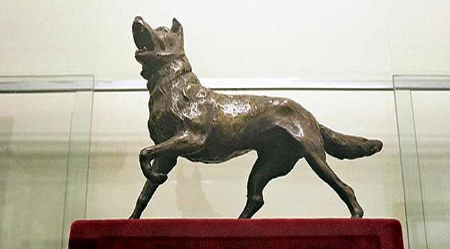 'BOZKURT' HEYKELİ İLGİ GÖRÜYOR