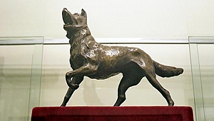 'BOZKURT' HEYKELİ İLGİ GÖRÜYOR