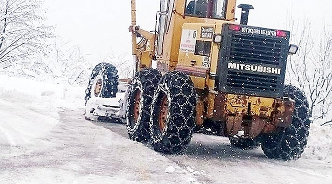 Büyükşehir karla mücadelede iş başında 