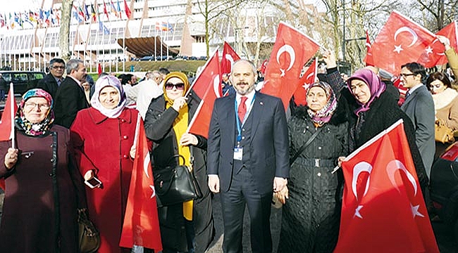 ‘Çocukların ellerine silah veriyorlar’