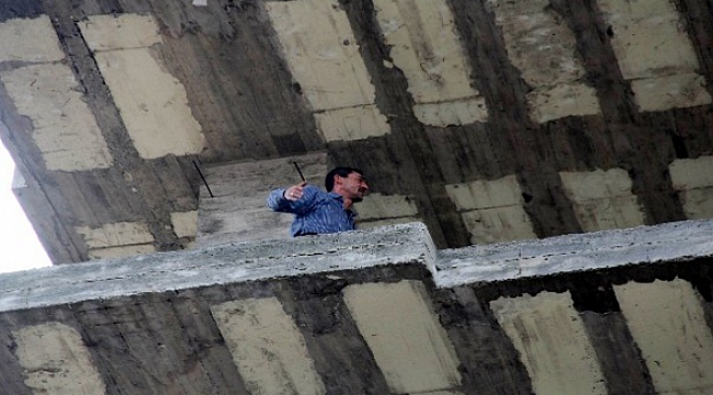 “Gazeteciler gelmezse atlarım”