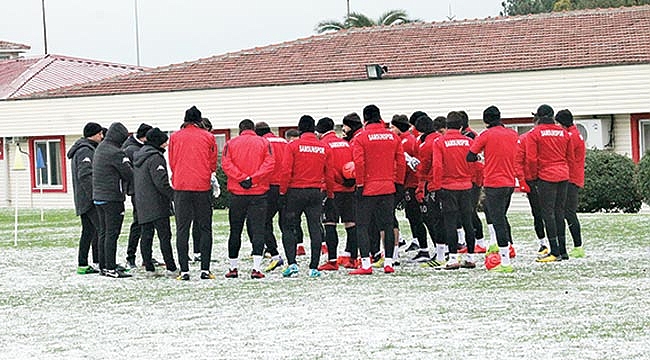 Kar altında çalıştılar