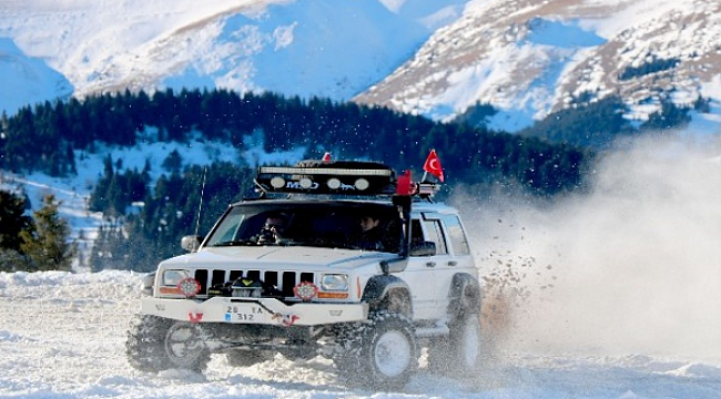 Karadenizli Off-Roadcılar, ‘Yaylalarımız güvenli, istersen bizimle gel’ sloganı ile yaylalara akın ediyorlar