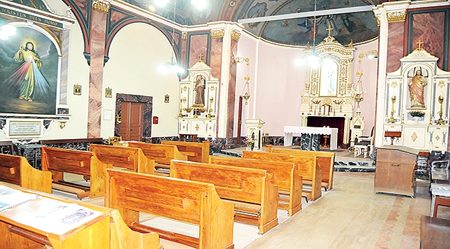 PAPAZI BIÇAKLANAN KİLİSE AYİNE BAŞLADI