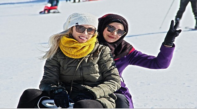 Sömestr tatilinde Akdağ Kayak Merkezi'ne yoğun ilgi