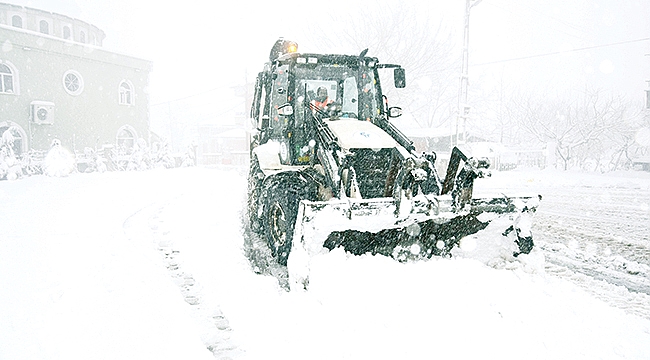 Tekkeköy’de karla mücadele çalışmaları