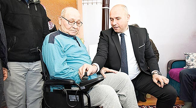 Tekkeköy’den akülü sandalye yardımı