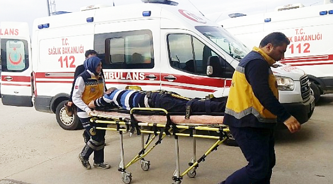 Tırın dorsesi ile keresteler arasında sıkışarak yaralandı