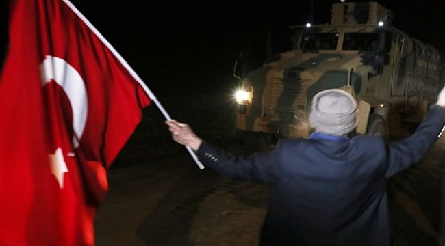 Vatandaşlar tankları karşıladı