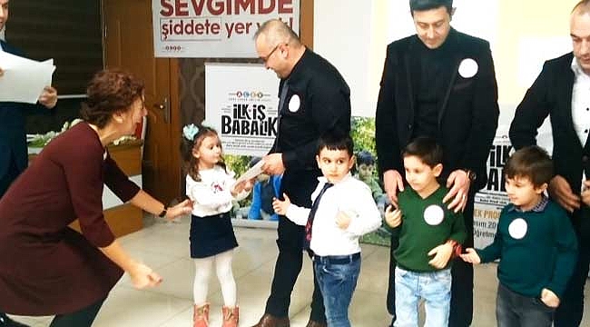 Babalar sertifikalarını çocuklarının elinden aldı