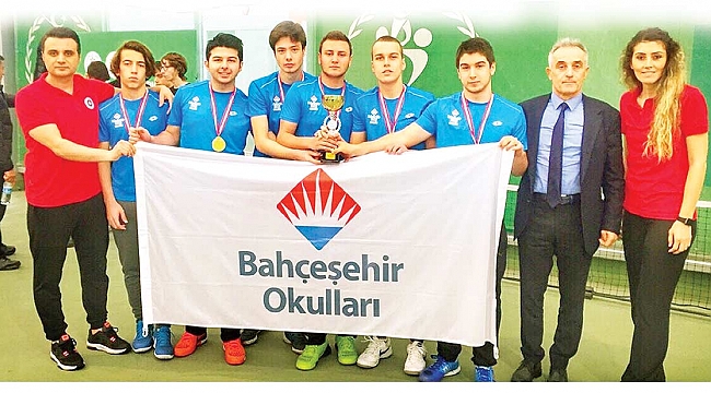 BAHÇEŞEHİR KOLEJİ'NDEN SPORDA ÇİFTE ŞAMPİYONLUK