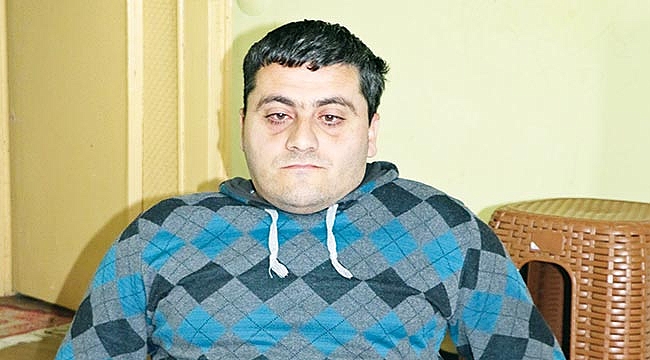 CAM KEMİK HASTASI GENÇ 3 YILDIR GÖRME KAYBI YAŞIYOR