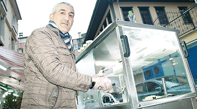 Eşiyle beraber hazırlıyor yiyen bir daha geliyor