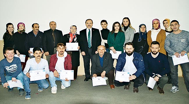 "Girişimcilik Kursu"na katılanlar belgelerini aldı