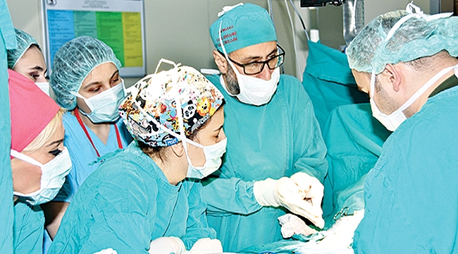 İki günlük bebeğe  başarılı ameliyat