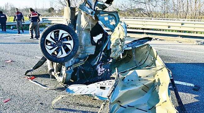 Kazada otomobil ikiye bölündü: 2 ölü