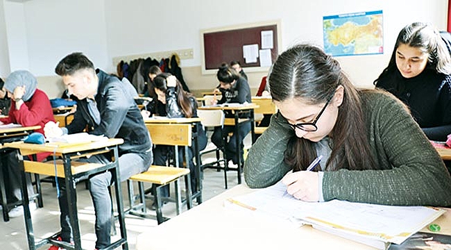 Mehter marşı ile derse girip çıkıyorlar