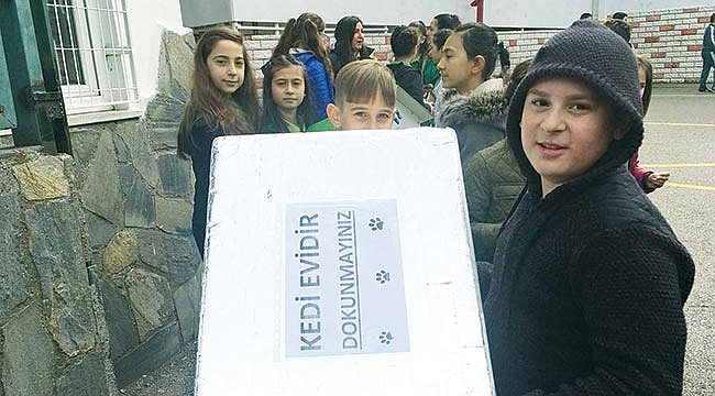 Öğrenciler ‘sokak canlarının yanında’