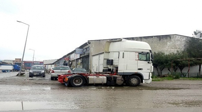 Samsun’da tırın dorsesi çalındı