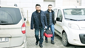 Tuvalete gizlenmiş bilgisayar ve cep telefonlarıyla yakalanan öğretmen tutuklandı